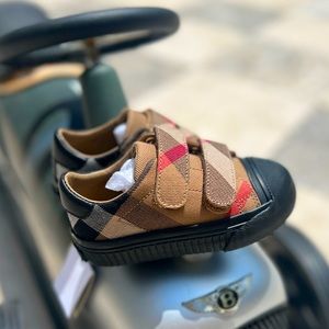 NWT Burberry Sneakers